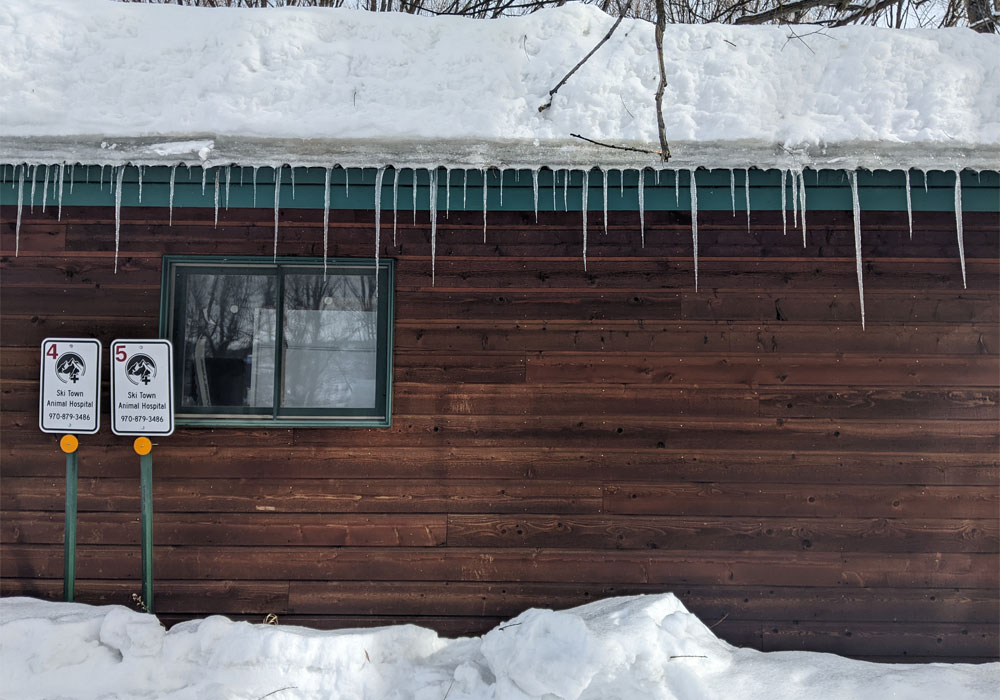 Cabin-with-Icicles-in-winter Cabin with Icicles in winter